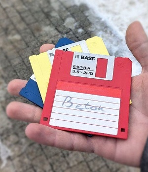 A set of floppy disks with 'Beton' written their label